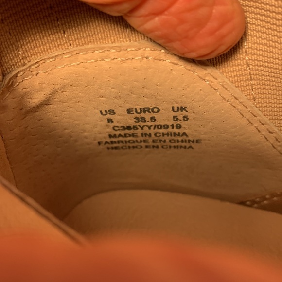 Kelsi Dagger clog heel 38.5 or size 8 comfortable w/great detail;easy on & off - Picture 7 of 10